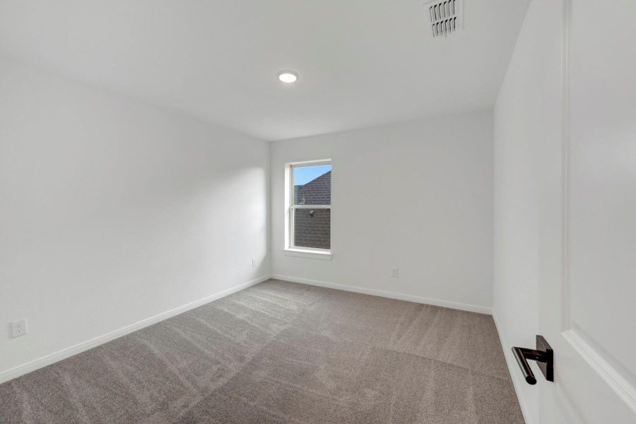 Spacious, unfurnished interior of a new home in Beacon Point at Lago Mar 50’ Homesites, Texas City (Image 34).