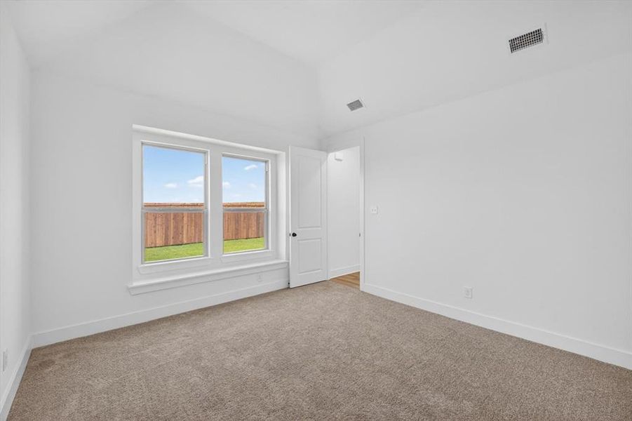 Spacious, unfurnished interior of a new home in Heritage Ranch, Sherman (Image 20).
