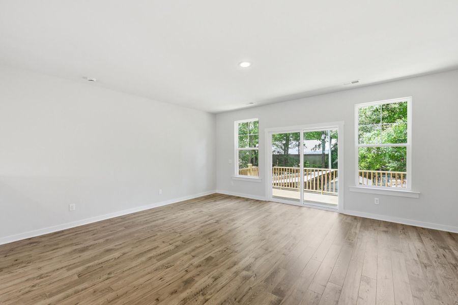 Spacious, unfurnished interior of a new home in Rhetts Cove, Johns Island (Image 14).