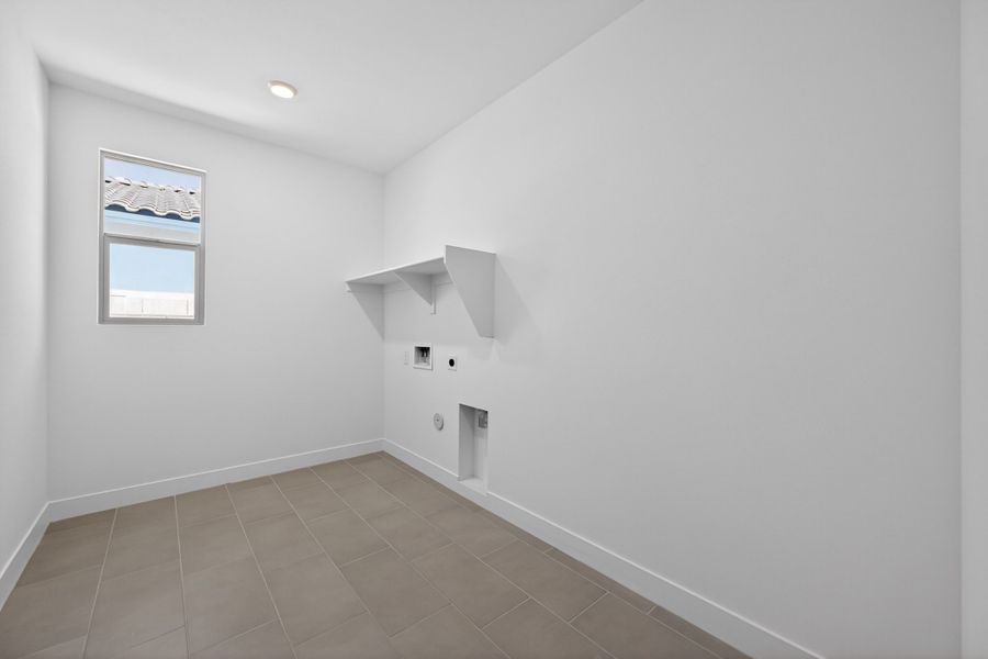 Spacious, unfurnished interior of a new home in Artisan at Asante, Surprise (Image 22).