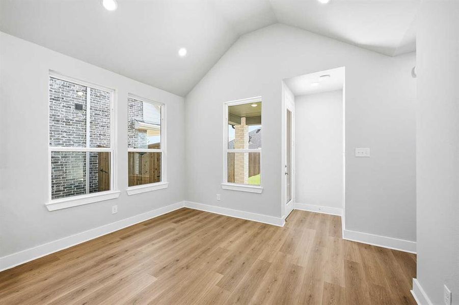 Spacious, unfurnished interior of a new home in Heritage Ranch, Sherman (Image 25).
