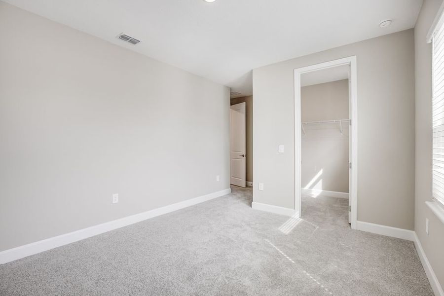Spacious, unfurnished interior of a new home in Indigo Creek, Apollo Beach (Image 16).