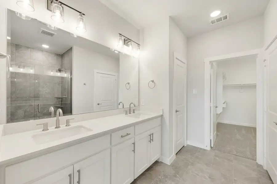 Furnished interior view inside a new home in Cottonwood Creek, Rowlett (Image 32).