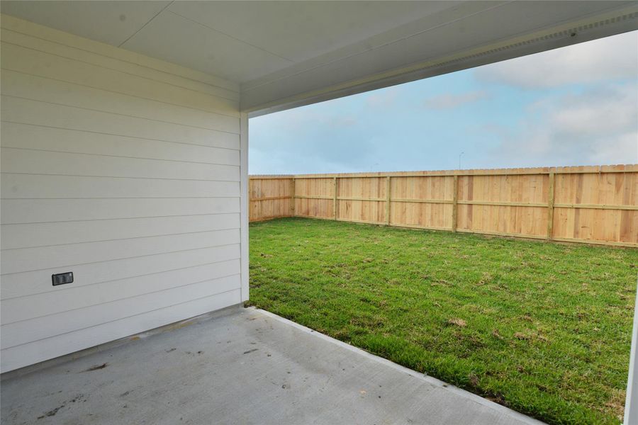 Exterior details and patio area of a home in , League City (Image 3).