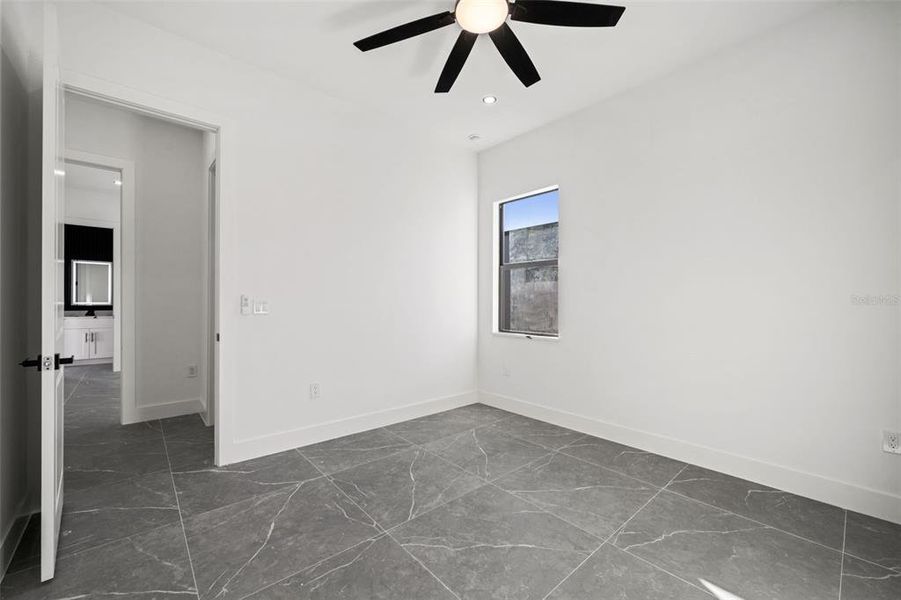Spacious, unfurnished interior of a new home in , Cape Coral (Image 19).