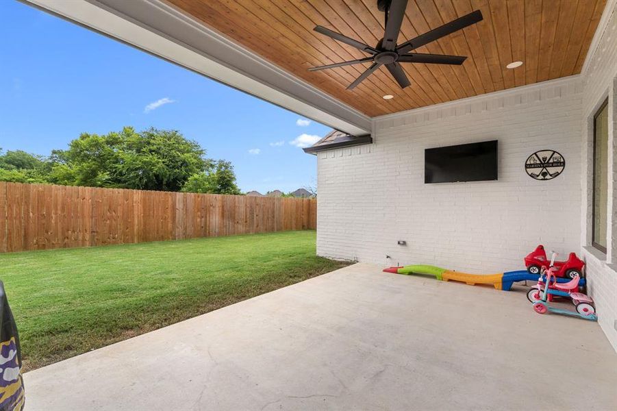 Exterior details and patio area of a home in , Tyler (Image 3).