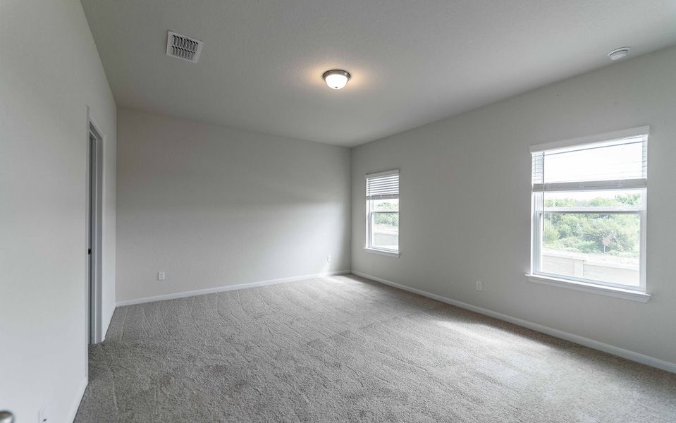 Spacious, unfurnished interior of a new home in Hunter's Ranch, San Antonio (Image 31).