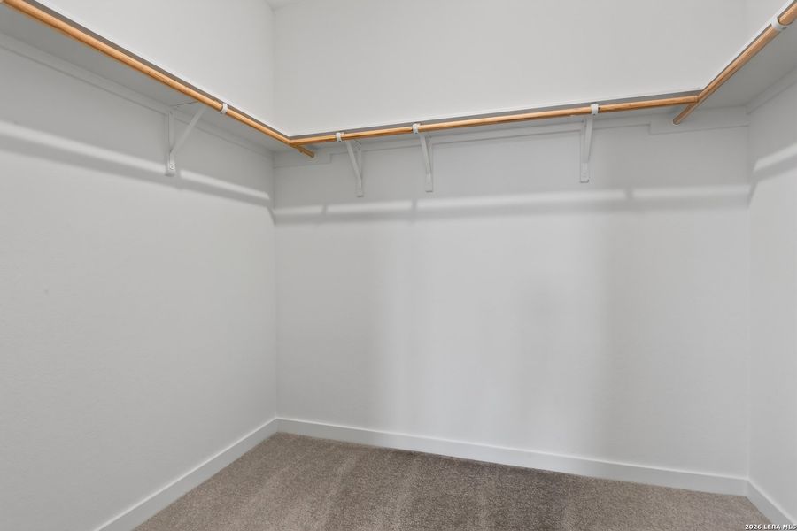 Spacious, unfurnished interior of a new home in Nopal Valley, San Antonio (Image 16).