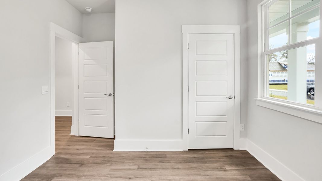 Spacious, unfurnished interior of a new home in Rolling Hills, Bolivia (Image 20).