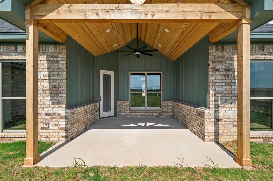 Exterior details and patio area of a home in , Hewitt (Image 27).