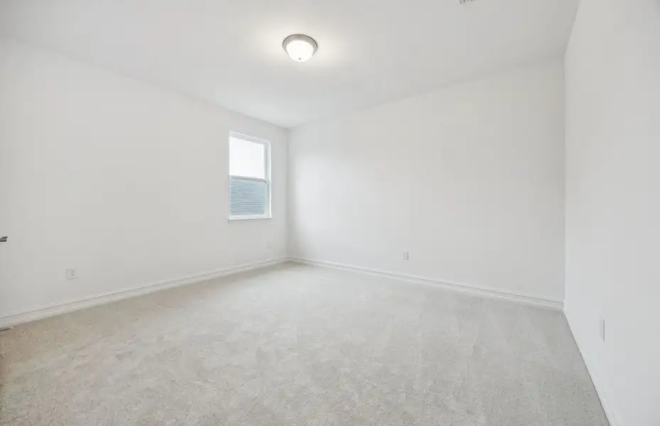 Spacious, unfurnished interior of a new home in Highland Lakes, McKinney (Image 15).