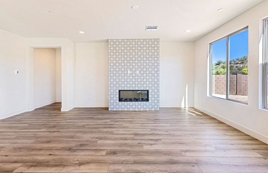 Spacious, unfurnished interior of a new home in Vistoso Canyon Estates, Oro Valley (Image 16).