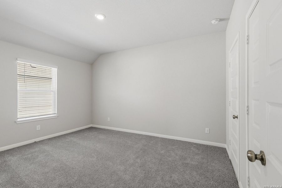 Spacious, unfurnished interior of a new home in Cinco Lakes, San Antonio (Image 16).