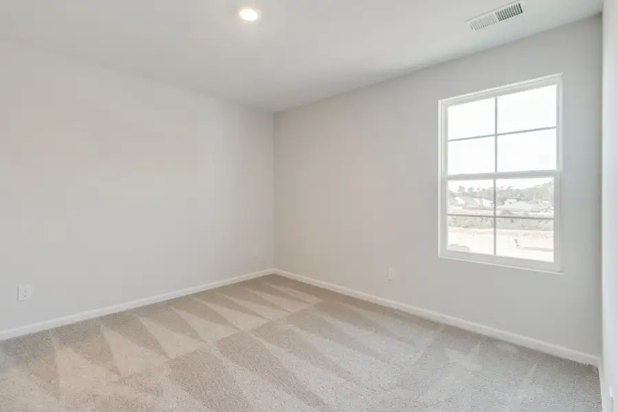 Spacious, unfurnished interior of a new home in Ellington, Elgin (Image 34).