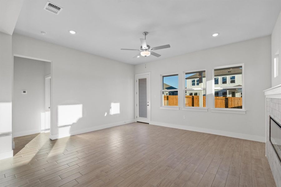 Spacious, unfurnished interior of a new home in Enclave at Cele, Pflugerville (Image 17).