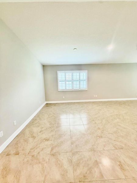 Spacious, unfurnished interior of a new home in , Fort Pierce (Image 18).