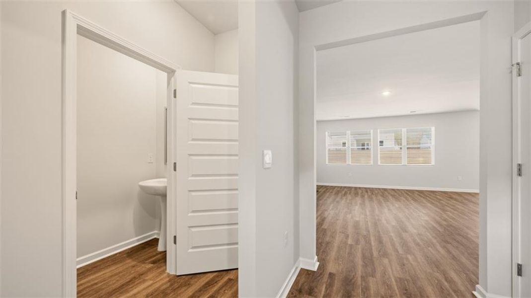 Spacious, unfurnished interior of a new home in Kingston Ranch at Lake Oconee, Buckhead (Image 32).