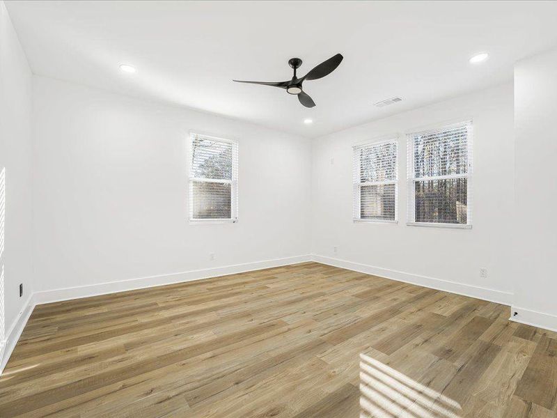 Spacious, unfurnished interior of a new home in , Dallas (Image 34).