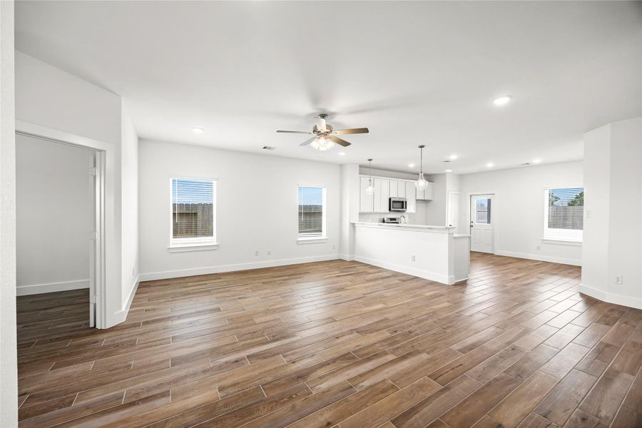 Spacious, unfurnished interior of a new home in River Ranch Meadows, Dayton (Image 23).