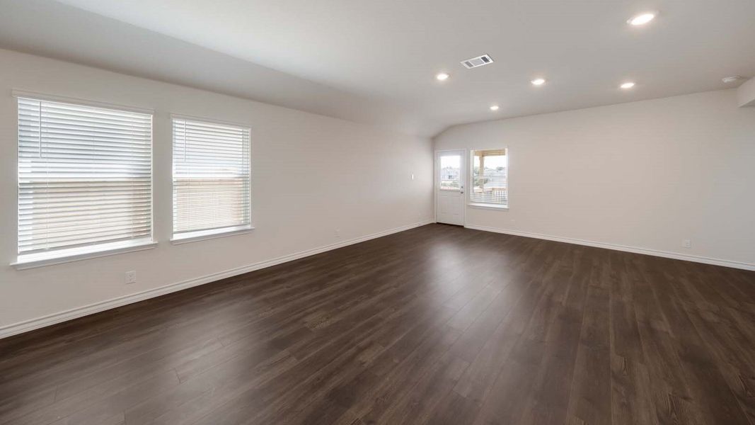Spacious, unfurnished interior of a new home in Tamarron, Fulshear (Image 8).