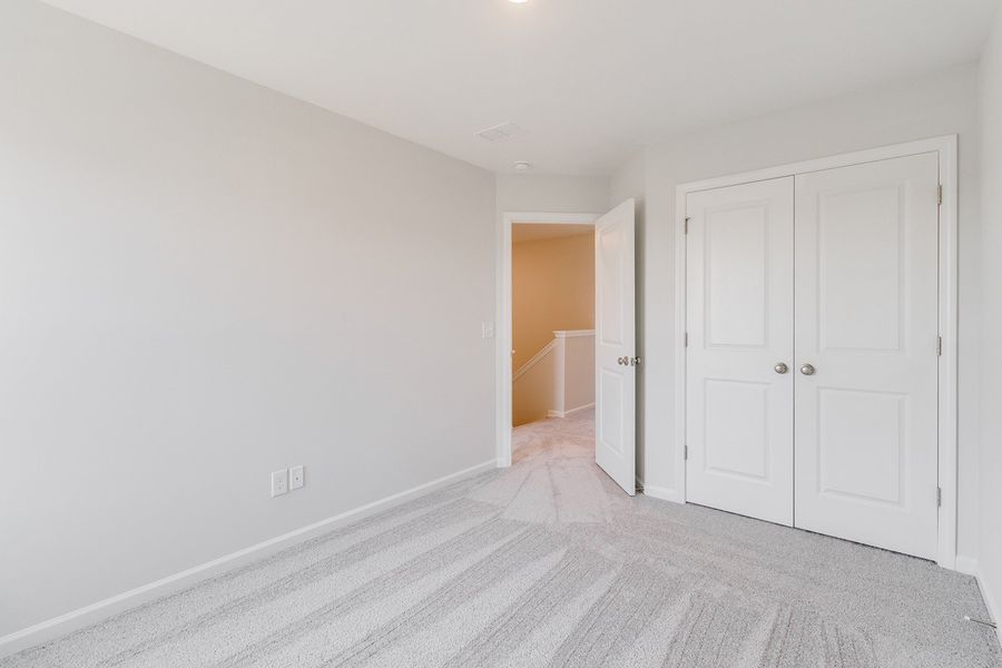 Spacious, unfurnished interior of a new home in Astoria, Columbia (Image 28).