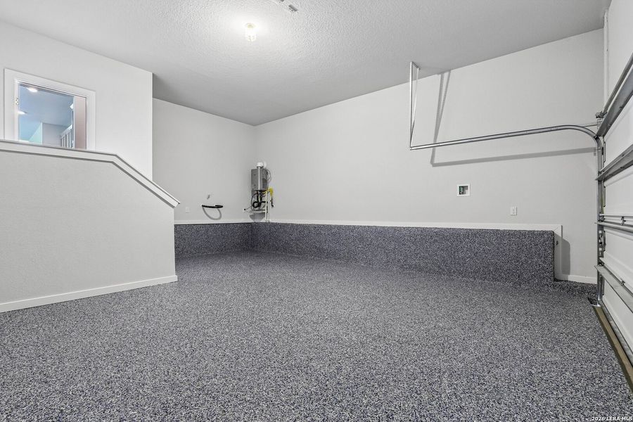 Spacious, unfurnished interior of a new home in Weston Oaks, San Antonio (Image 24).