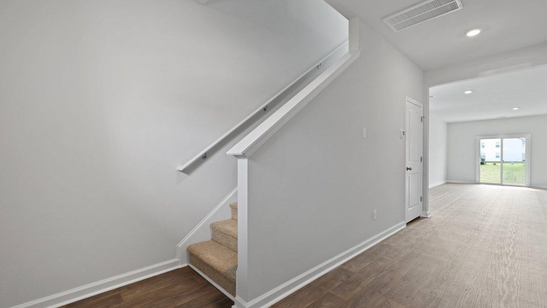 Spacious, unfurnished interior of a new home in Carolina Groves, Moncks Corner (Image 17).