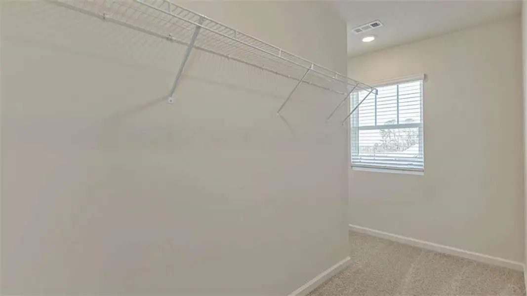 Spacious, unfurnished interior of a new home in Sherwood Manor, College Park (Image 17).