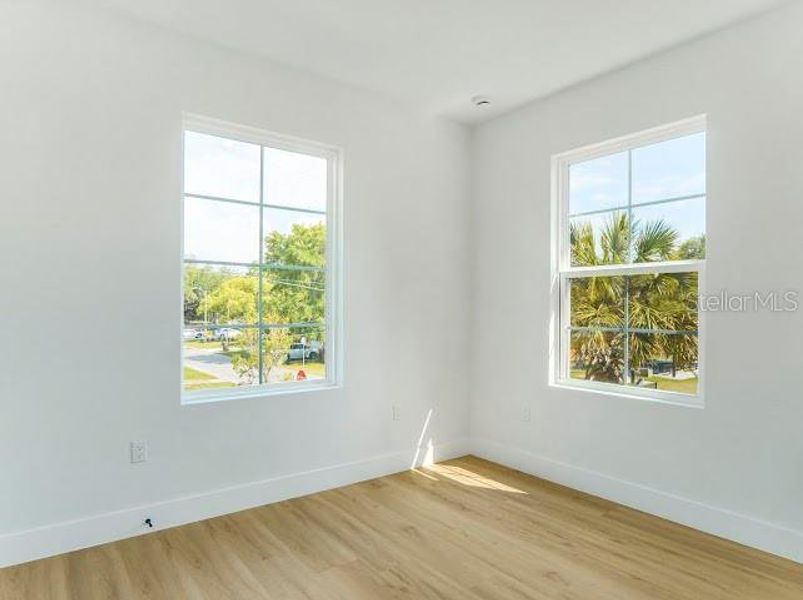 Spacious, unfurnished interior of a new home in , Oakland (Image 28).