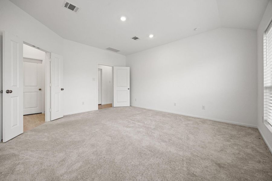 Spacious, unfurnished interior of a new home in Sunterra, Katy (Image 13). Spacious, unfurnished interior of a new home in Sunterra, Katy (Image 13).