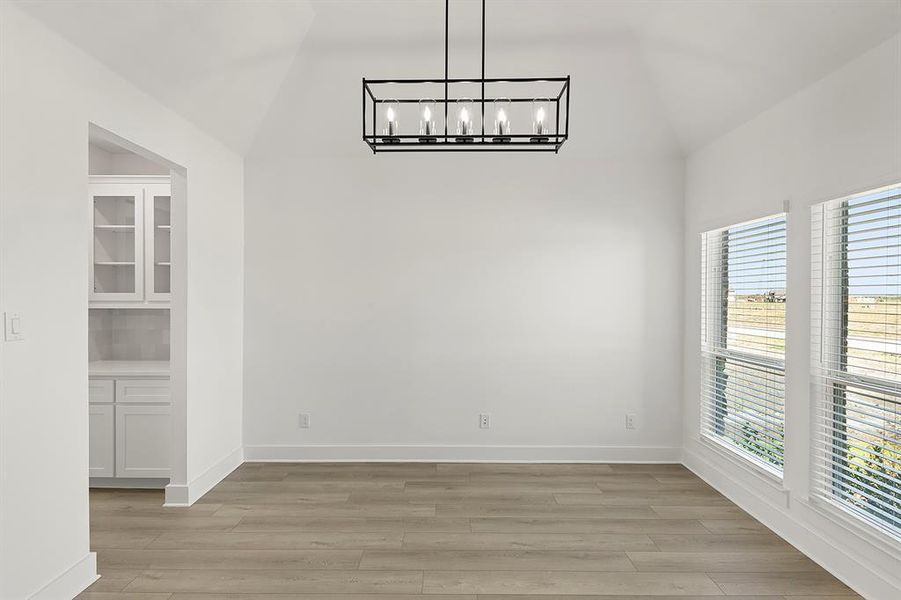 05. 1322 Comal - Dining (2) 05. 1322 Comal - Dining (2)