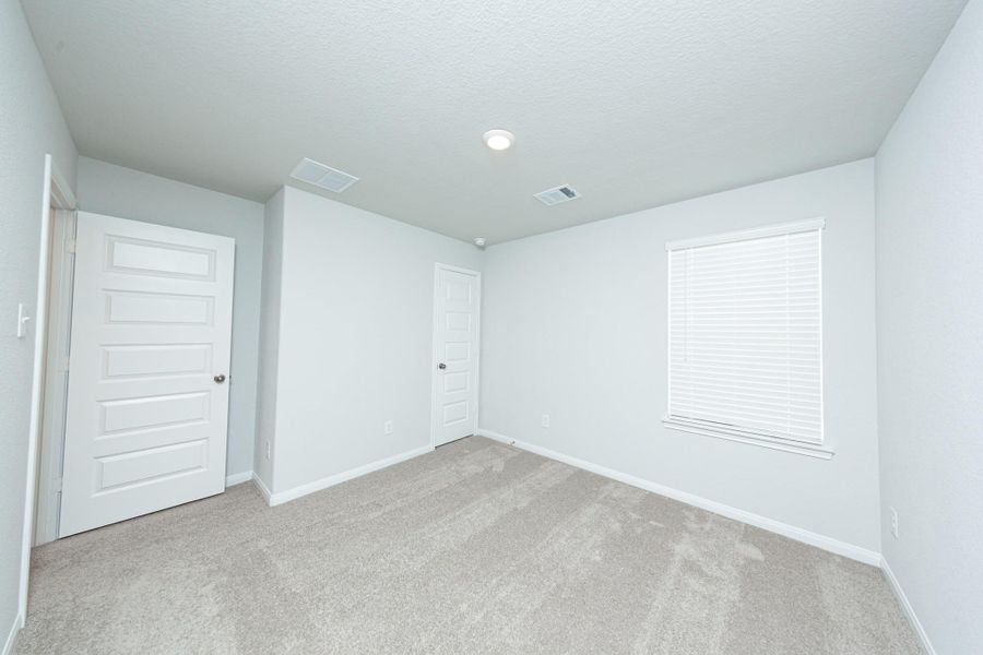 Spacious, unfurnished interior of a new home in River's Edge, Conroe (Image 15).