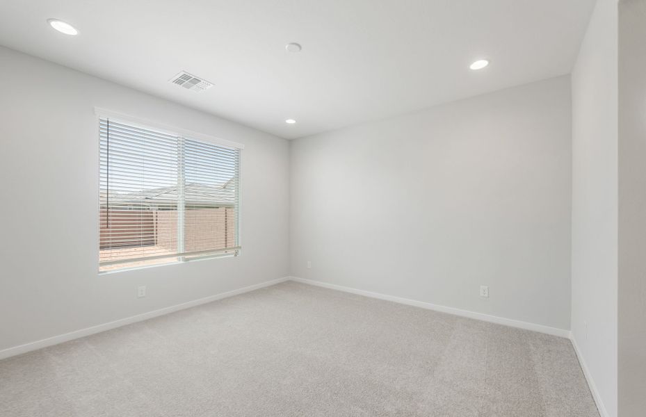 Spacious, unfurnished interior of a new home in Blossom Rock, Apache Junction (Image 16).