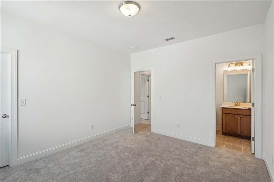 Spacious, unfurnished interior of a new home in East Harbor II at Chestatee, Dawsonville (Image 12).