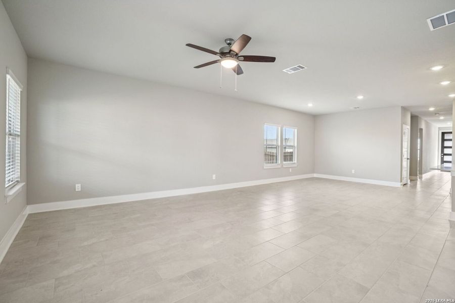 Spacious, unfurnished interior of a new home in Lark Canyon, New Braunfels (Image 36).