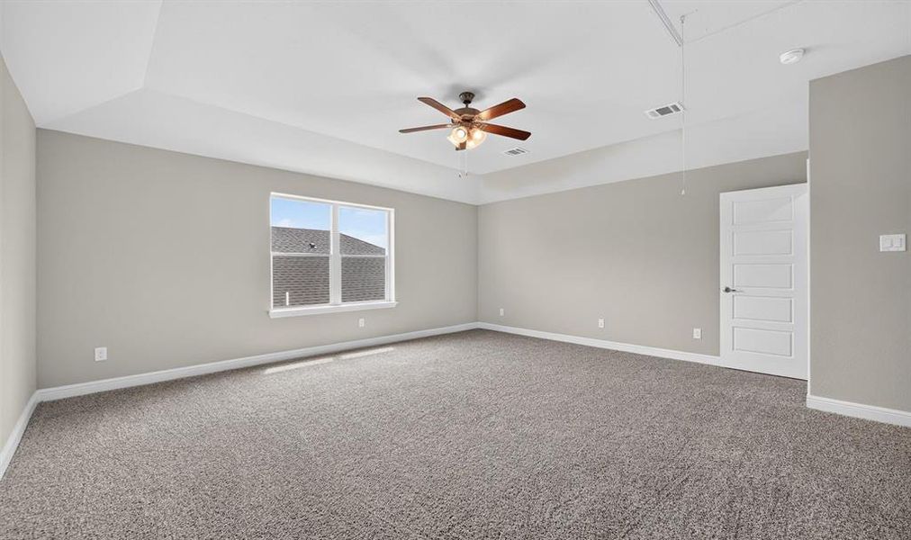 Spacious, unfurnished interior of a new home in Treeline, Justin (Image 29).