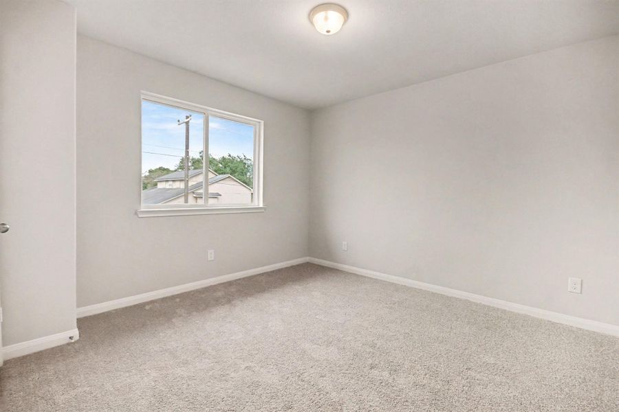 Spacious, unfurnished interior of a new home in , Bay City (Image 9).