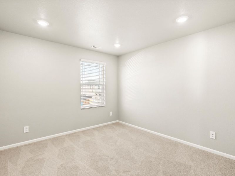 Spacious, unfurnished interior of a new home in Turnberry, Commerce City (Image 13).