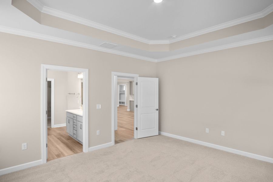 Spacious, unfurnished interior of a new home in Coastal Club of the Carolinas, Calabash (Image 12).