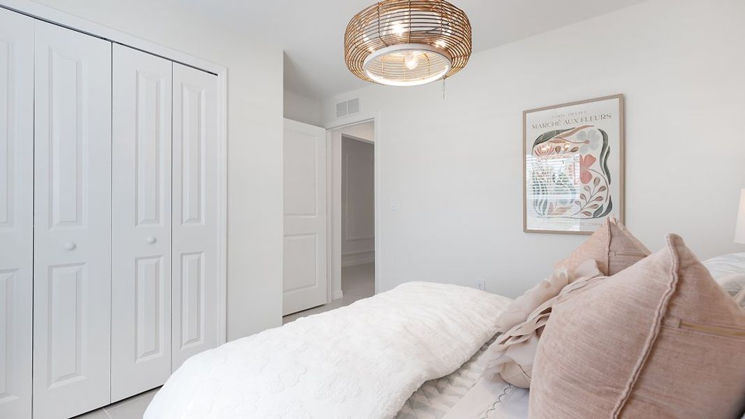 Florida CORE N002 Bloom Bed2 1of2 F1 Base7