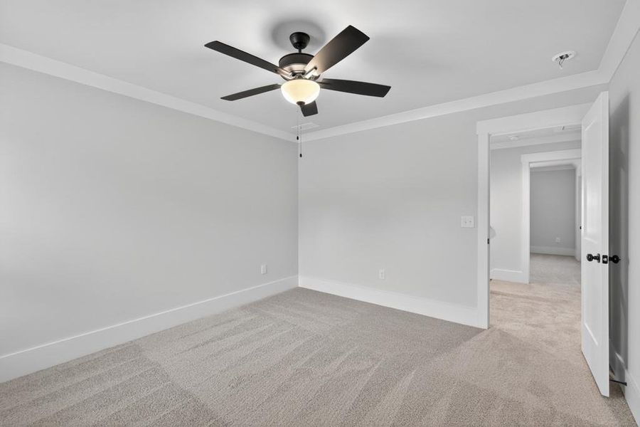 Spacious, unfurnished interior of a new home in Spring Creek, Monroe (Image 26).