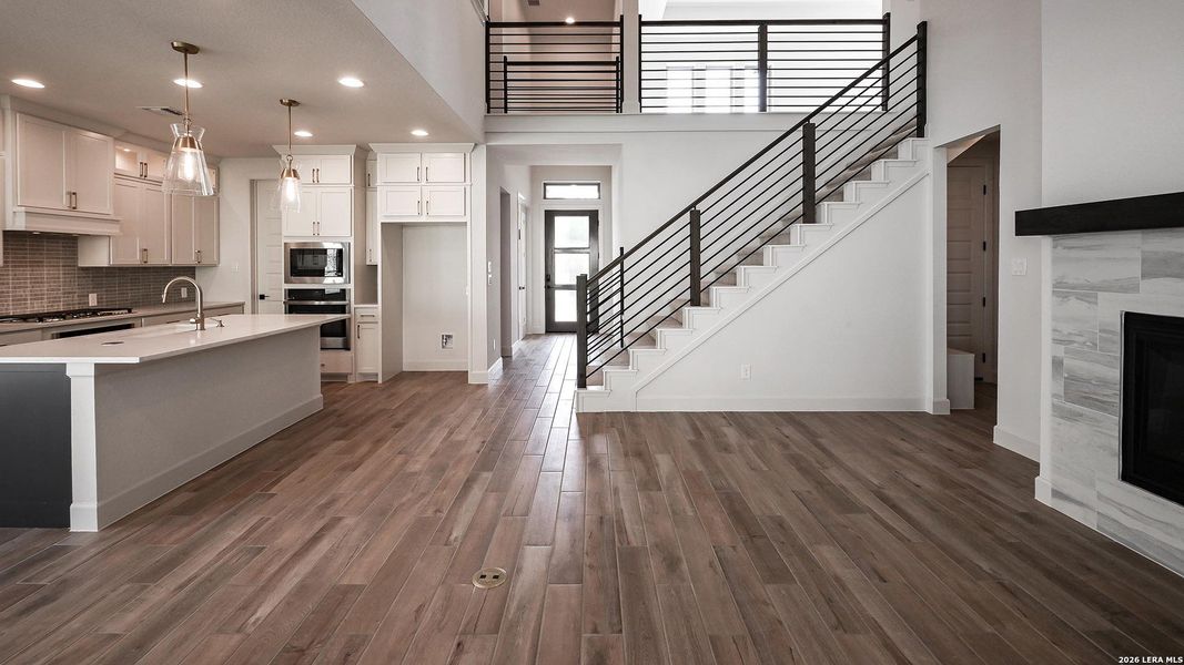 Spacious, unfurnished interior of a new home in Hidden Canyon, San Antonio (Image 23).