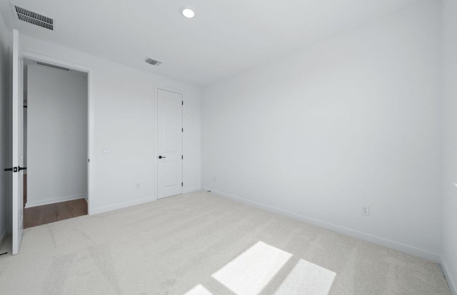 Spacious, unfurnished interior of a new home in 6 Creeks, Kyle (Image 27).