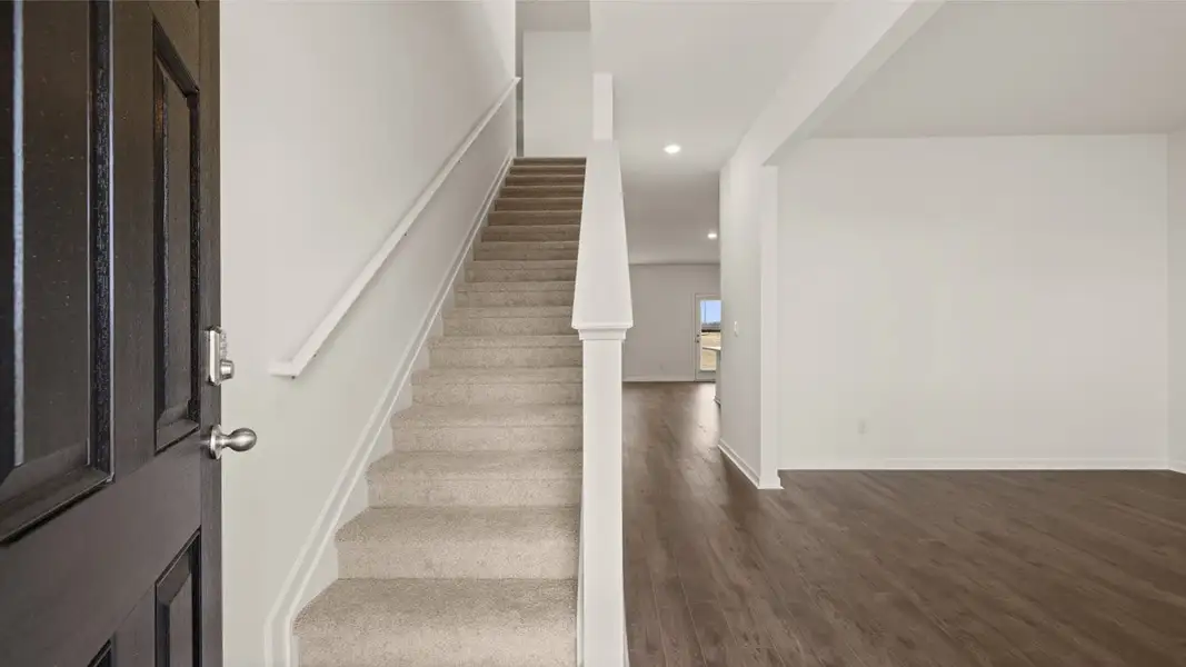 Spacious, unfurnished interior of a new home in Estates at Deer Hollow, Grovetown (Image 16).