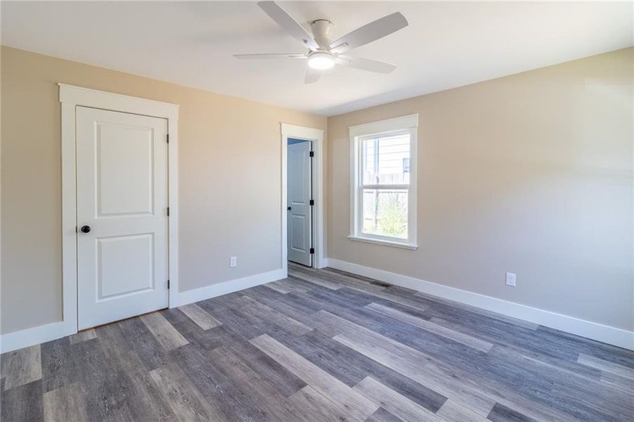 Spacious, unfurnished interior of a new home in , Summerville (Image 9).