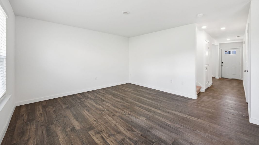 Spacious, unfurnished interior of a new home in Emory Creek, Harriman (Image 17).