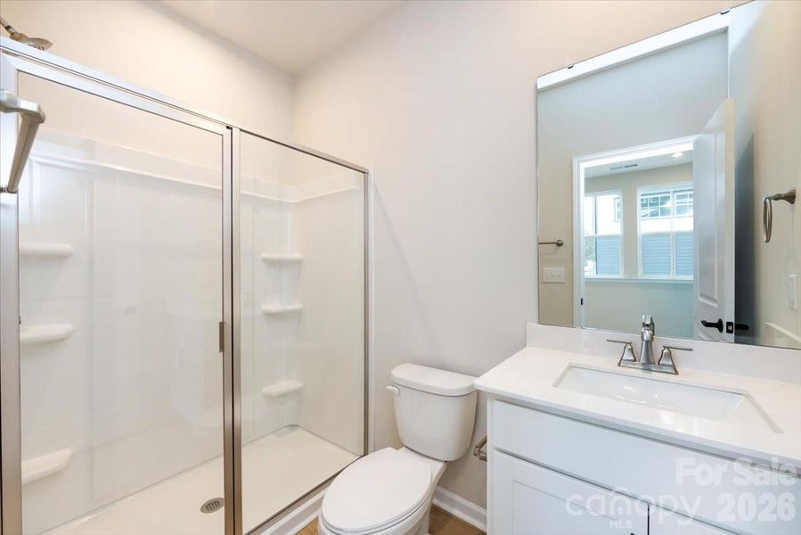 First Floor En Suite Full Bathroom