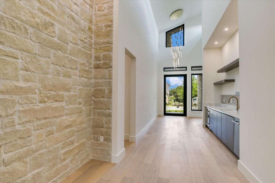 Spacious, unfurnished interior of a new home in , Horseshoe Bay (Image 29).