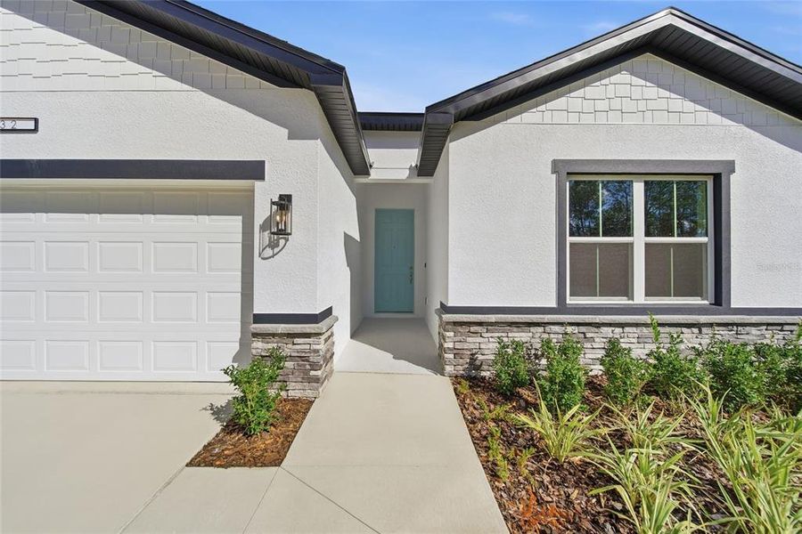Exterior details and patio area of a home in , Homosassa (Image 4).