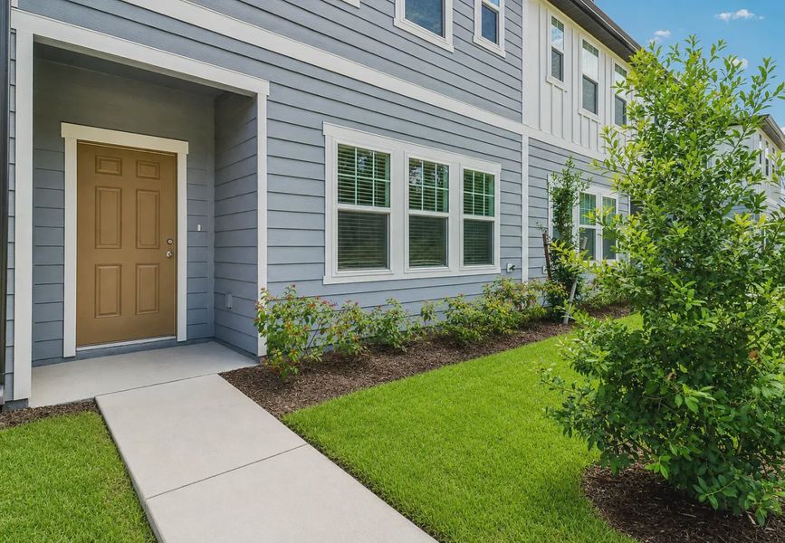 Representative exterior details of a home built from the Malin by Starlight Homes in Pelham Square, Deland (Image 3).